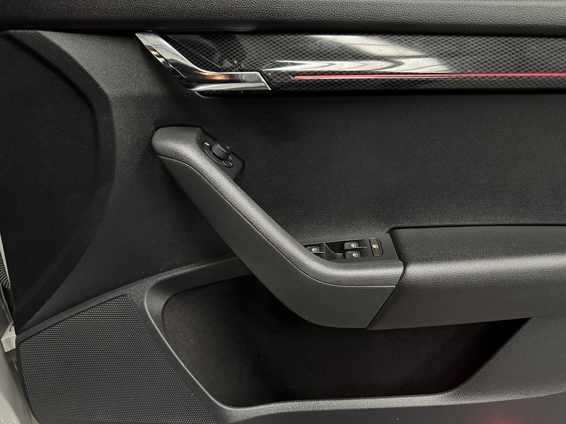 Skoda Octavia 2.0 TSI GPF vRS Estate 5dr Petrol DSG Euro 6 (s/s) (245 ps) - U617