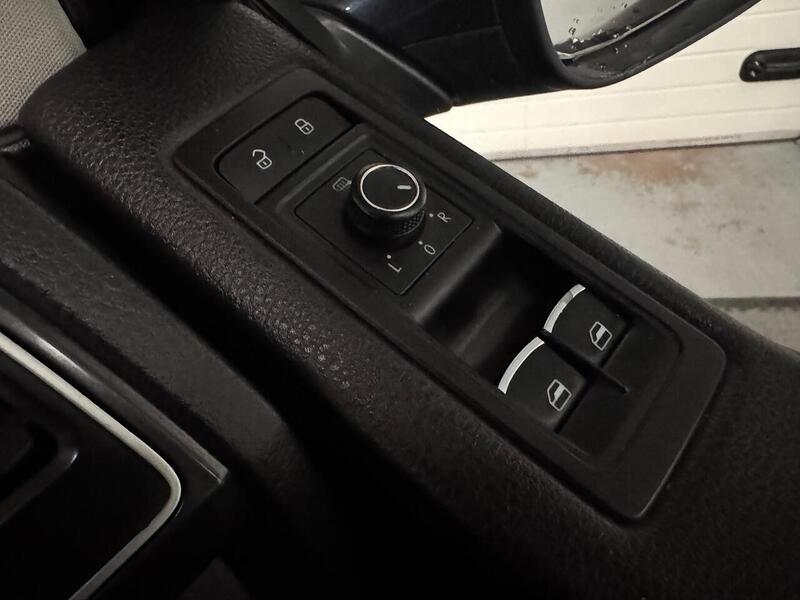 Volkswagen Caravelle 2.0 BiTDI BlueMotion Tech SE MPV 5dr Diesel DSG Euro 6 (s/s) (204 ps) - U620