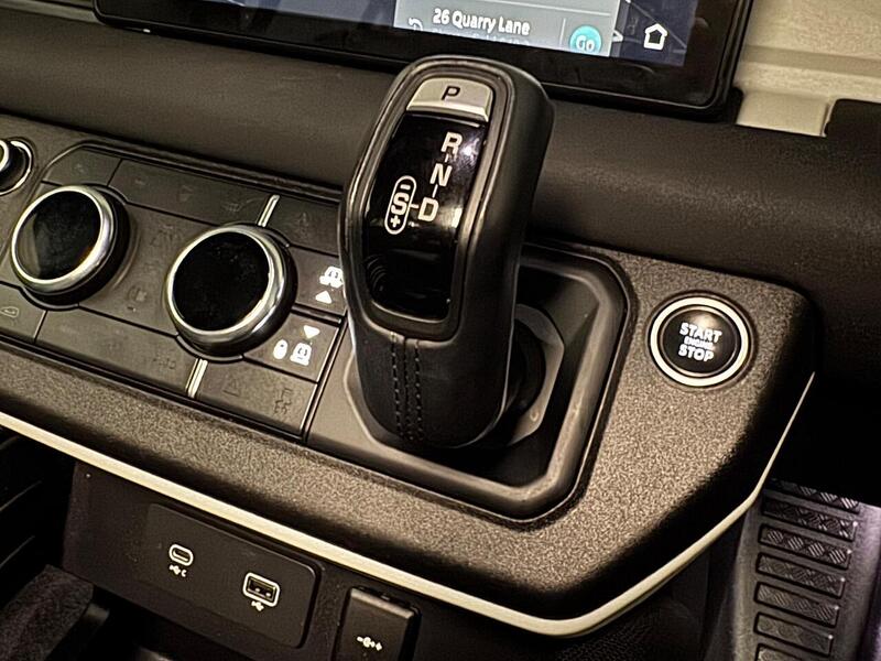 Land Rover Defender 110 3.0 D250 MHEV X-Dynamic SE SUV 5dr Diesel Auto 4WD Euro 6 (s/s) (250 ps) - U629