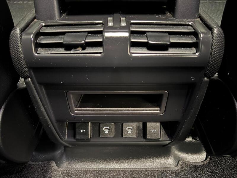 Land Rover Defender 110 3.0 D250 MHEV X-Dynamic SE SUV 5dr Diesel Auto 4WD Euro 6 (s/s) (250 ps) - U629