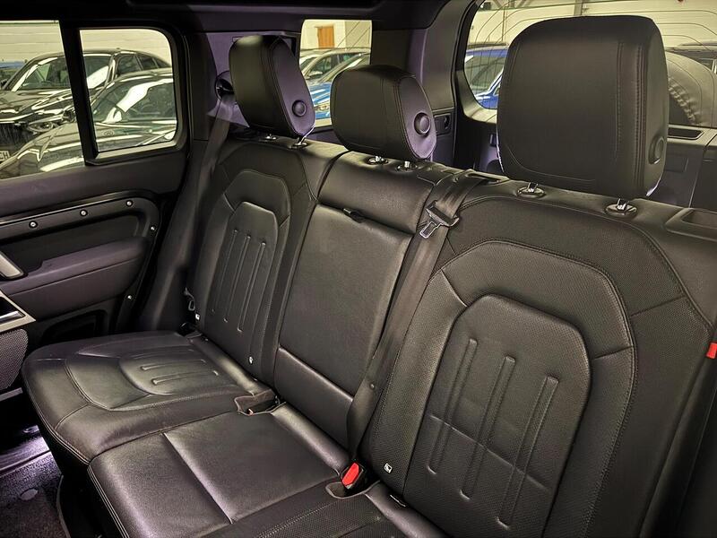 Land Rover Defender 110 3.0 D250 MHEV X-Dynamic SE SUV 5dr Diesel Auto 4WD Euro 6 (s/s) (250 ps) - U629