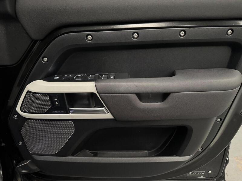 Land Rover Defender 110 3.0 D250 MHEV X-Dynamic SE SUV 5dr Diesel Auto 4WD Euro 6 (s/s) (250 ps) - U629