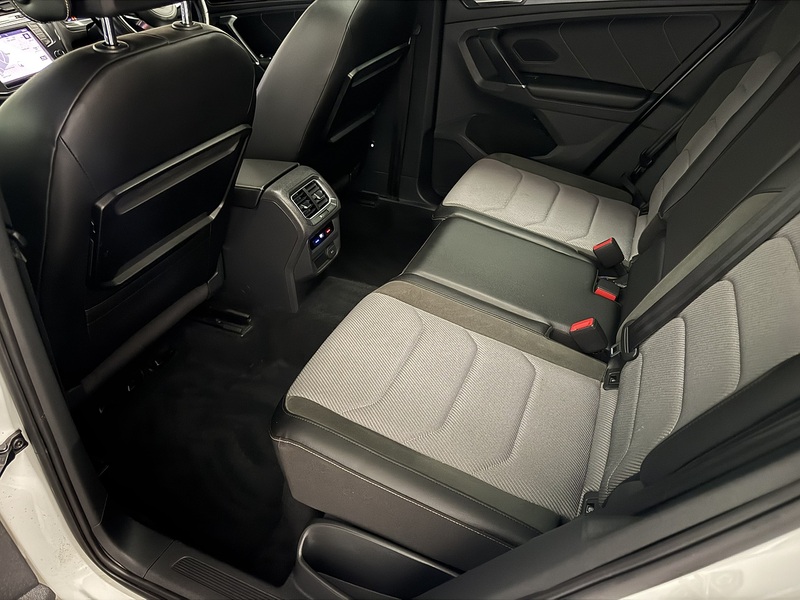 Volkswagen Tiguan 2.0 TDI BlueMotion Tech R-Line SUV 5dr Diesel DSG 4Motion Euro 6 (s/s) (150 ps) - U631