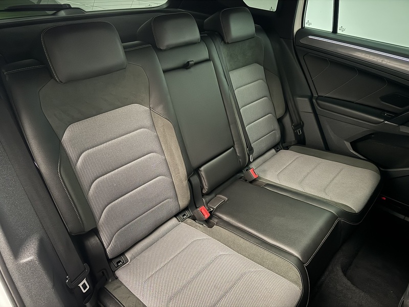 Volkswagen Tiguan 2.0 TDI BlueMotion Tech R-Line SUV 5dr Diesel DSG 4Motion Euro 6 (s/s) (150 ps) - U631