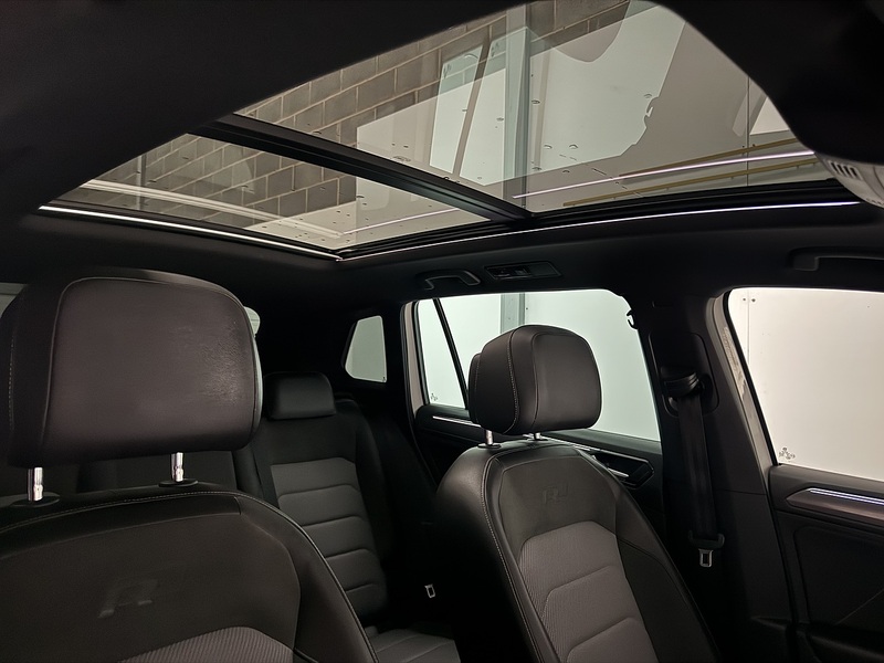Volkswagen Tiguan 2.0 TDI BlueMotion Tech R-Line SUV 5dr Diesel DSG 4Motion Euro 6 (s/s) (150 ps) - U631