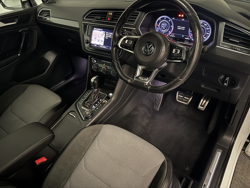 Volkswagen Tiguan 2.0 TDI BlueMotion Tech R-Line SUV 5dr Diesel DSG 4Motion Euro 6 (s/s) (150 ps) - U631