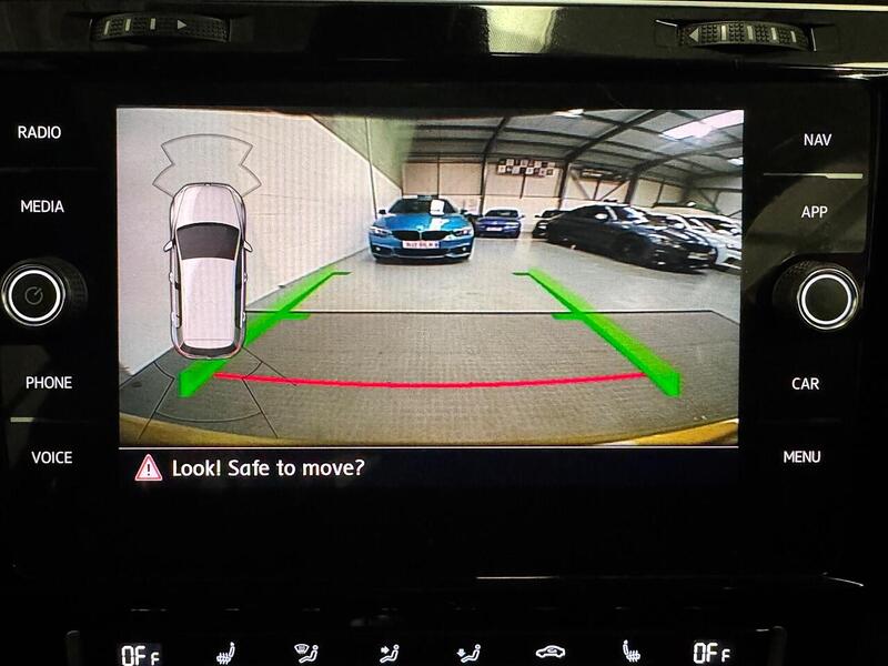 Volkswagen Golf 2.0 TSI R Hatchback 5dr Petrol DSG 4Motion Euro 6 (s/s) (310 ps) - U654