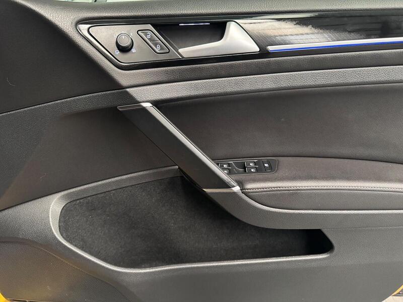 Volkswagen Golf 2.0 TSI R Hatchback 5dr Petrol DSG 4Motion Euro 6 (s/s) (310 ps) - U654