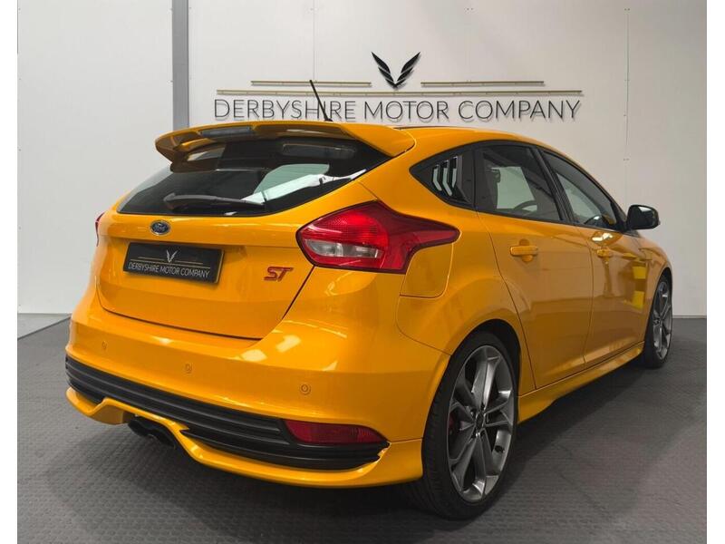 Ford Focus 2.0T EcoBoost ST-3 Hatchback 5dr Petrol Manual Eur Hatchback 2.0 Manual Petrol - U658