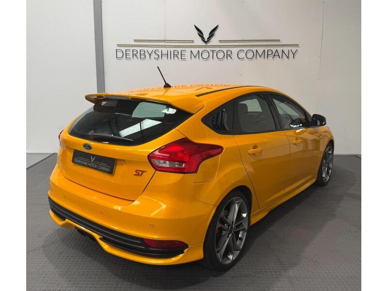 Ford Focus 2.0T EcoBoost ST-3 Hatchback 5dr Petrol Manual Eur Hatchback 2.0 Manual Petrol - U658