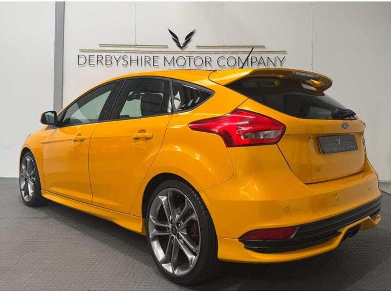 Ford Focus 2.0T EcoBoost ST-3 Hatchback 5dr Petrol Manual Eur Hatchback 2.0 Manual Petrol - U658