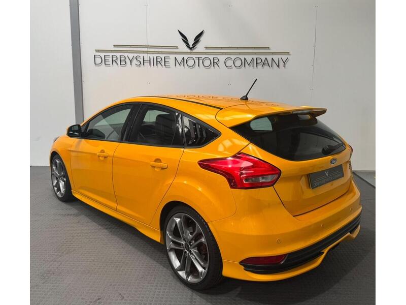 Ford Focus 2.0T EcoBoost ST-3 Hatchback 5dr Petrol Manual Eur Hatchback 2.0 Manual Petrol - U658