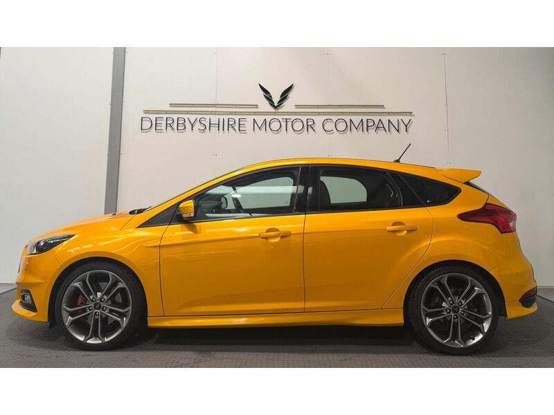 Ford Focus 2.0T EcoBoost ST-3 Hatchback 5dr Petrol Manual Eur Hatchback 2.0 Manual Petrol - U658