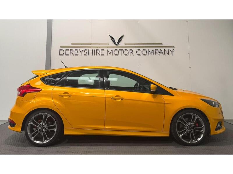 Ford Focus 2.0T EcoBoost ST-3 Hatchback 5dr Petrol Manual Eur Hatchback 2.0 Manual Petrol - U658