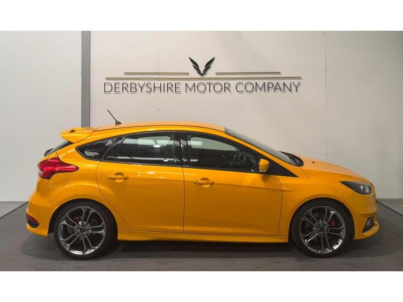 Ford Focus 2.0T EcoBoost ST-3 Hatchback 5dr Petrol Manual Eur Hatchback 2.0 Manual Petrol - U658