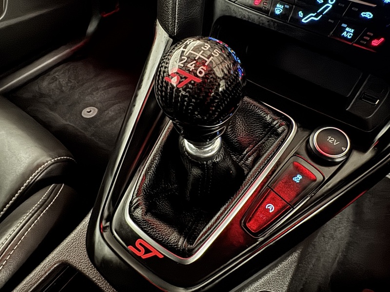 Ford Focus 2.0T EcoBoost ST-3 Hatchback 5dr Petrol Manual Eur Hatchback 2.0 Manual Petrol - U658