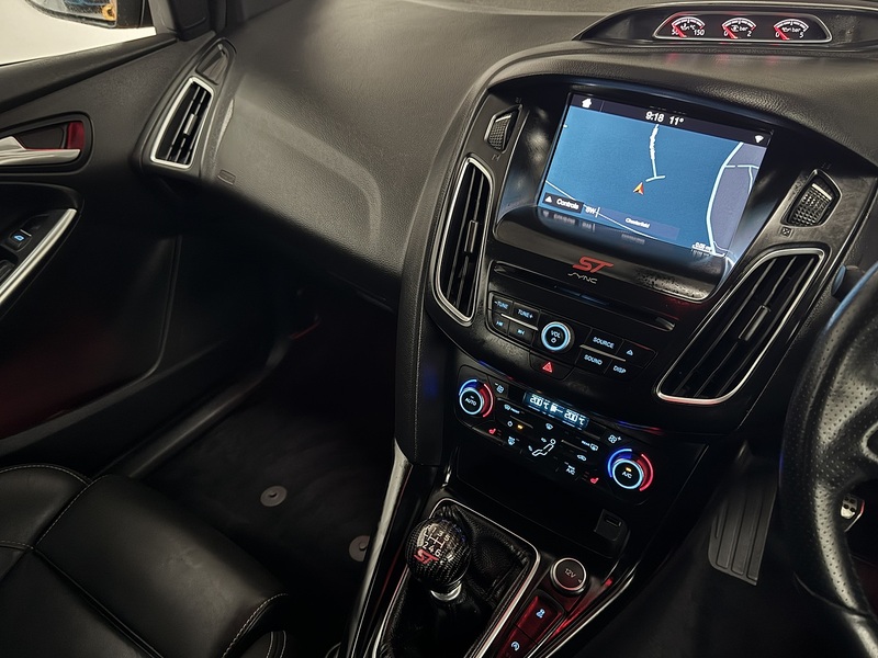 Ford Focus 2.0T EcoBoost ST-3 Hatchback 5dr Petrol Manual Eur Hatchback 2.0 Manual Petrol - U658