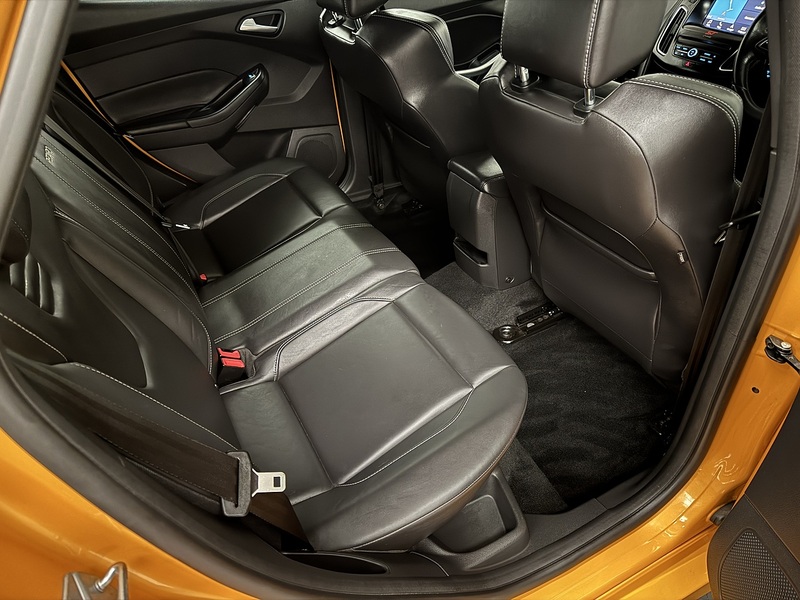 Ford Focus 2.0T EcoBoost ST-3 Hatchback 5dr Petrol Manual Eur Hatchback 2.0 Manual Petrol - U658