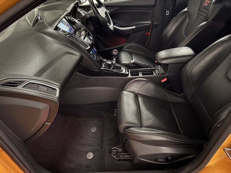 Ford Focus 2.0T EcoBoost ST-3 Hatchback 5dr Petrol Manual Eur Hatchback 2.0 Manual Petrol - U658