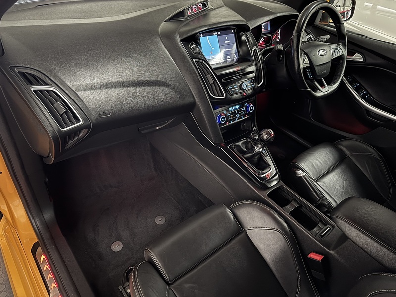 Ford Focus 2.0T EcoBoost ST-3 Hatchback 5dr Petrol Manual Eur Hatchback 2.0 Manual Petrol - U658