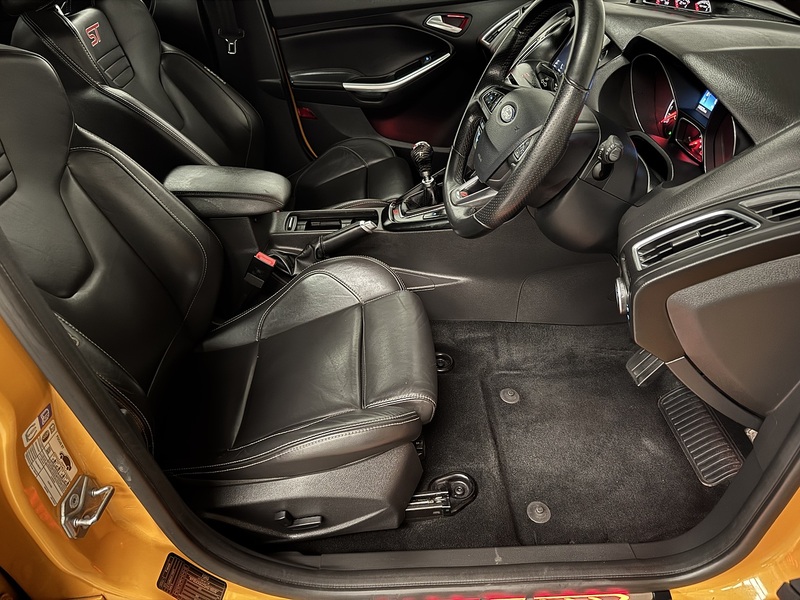 Ford Focus 2.0T EcoBoost ST-3 Hatchback 5dr Petrol Manual Eur Hatchback 2.0 Manual Petrol - U658