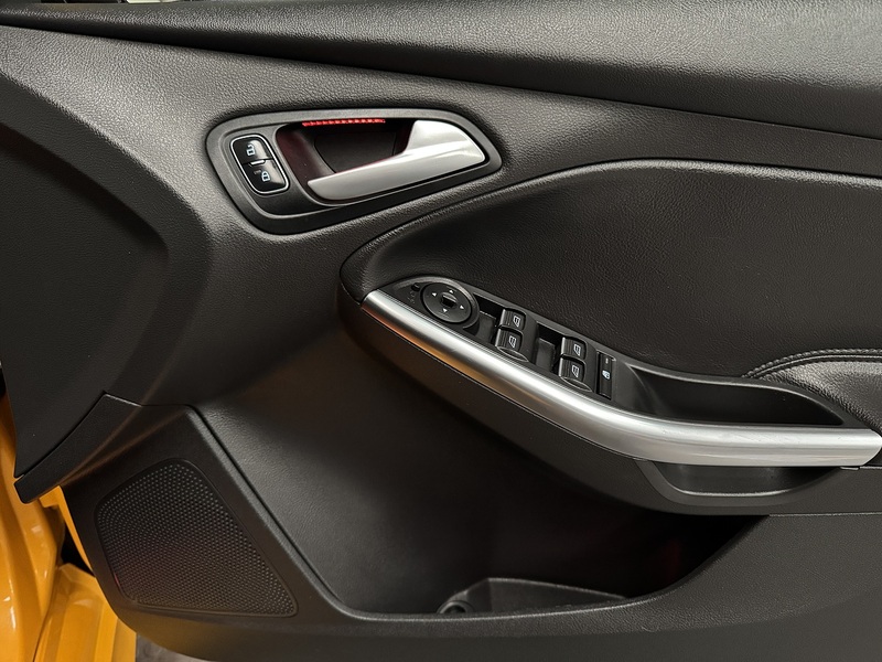 Ford Focus 2.0T EcoBoost ST-3 Hatchback 5dr Petrol Manual Eur Hatchback 2.0 Manual Petrol - U658