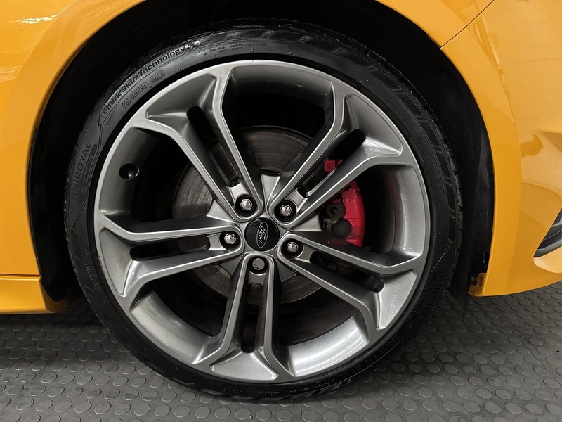 Ford Focus 2.0T EcoBoost ST-3 Hatchback 5dr Petrol Manual Eur Hatchback 2.0 Manual Petrol - U658