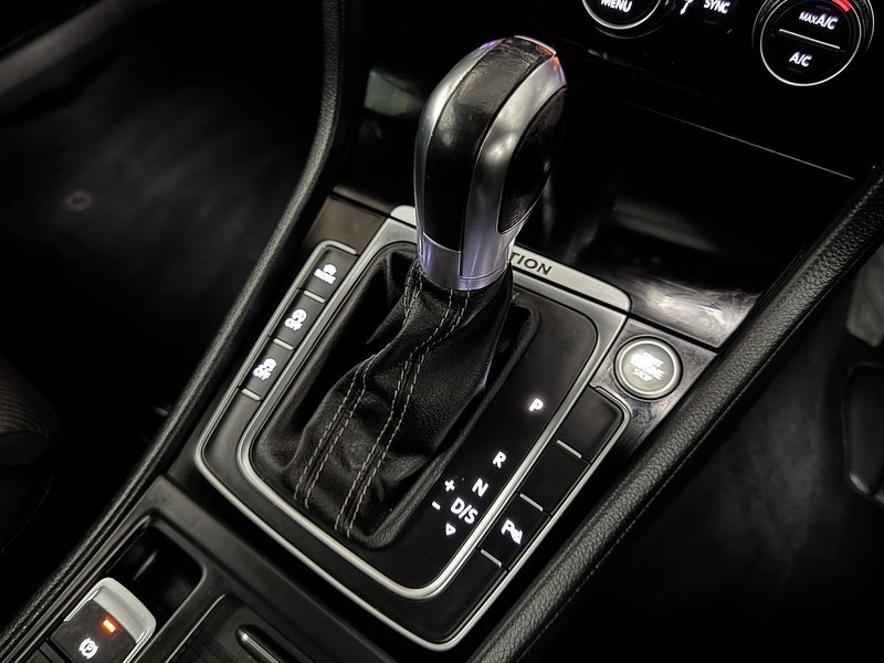 Volkswagen Golf 2.0 TSI BlueMotion Tech R Hatchback 5dr Petrol DSG 4Motion Euro 6 (s/s) (300 ps) - U666