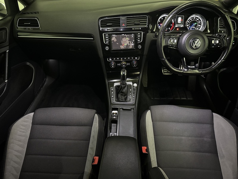 Volkswagen Golf 2.0 TSI BlueMotion Tech R Hatchback 5dr Petrol DSG 4Motion Euro 6 (s/s) (300 ps) - U666