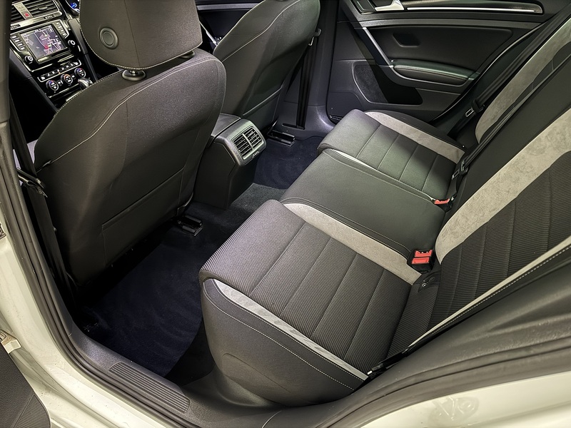 Volkswagen Golf 2.0 TSI BlueMotion Tech R Hatchback 5dr Petrol DSG 4Motion Euro 6 (s/s) (300 ps) - U666