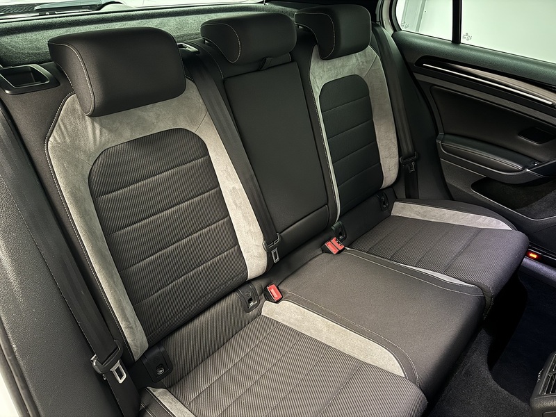 Volkswagen Golf 2.0 TSI BlueMotion Tech R Hatchback 5dr Petrol DSG 4Motion Euro 6 (s/s) (300 ps) - U666