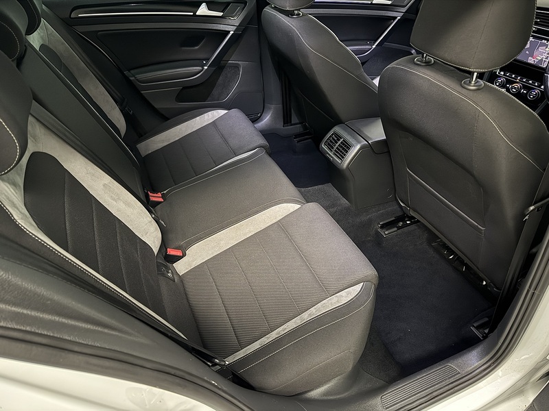 Volkswagen Golf 2.0 TSI BlueMotion Tech R Hatchback 5dr Petrol DSG 4Motion Euro 6 (s/s) (300 ps) - U666