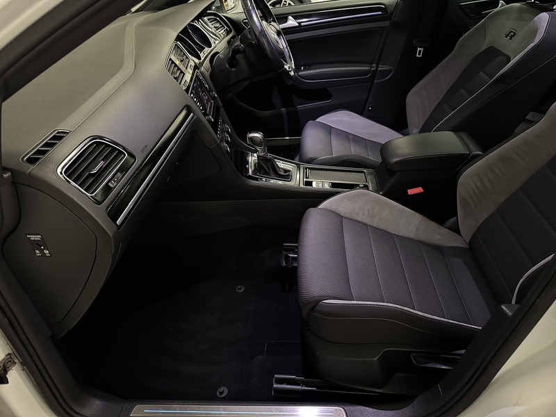 Volkswagen Golf 2.0 TSI BlueMotion Tech R Hatchback 5dr Petrol DSG 4Motion Euro 6 (s/s) (300 ps) - U666