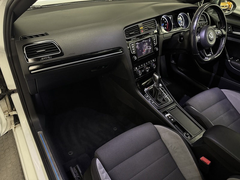 Volkswagen Golf 2.0 TSI BlueMotion Tech R Hatchback 5dr Petrol DSG 4Motion Euro 6 (s/s) (300 ps) - U666