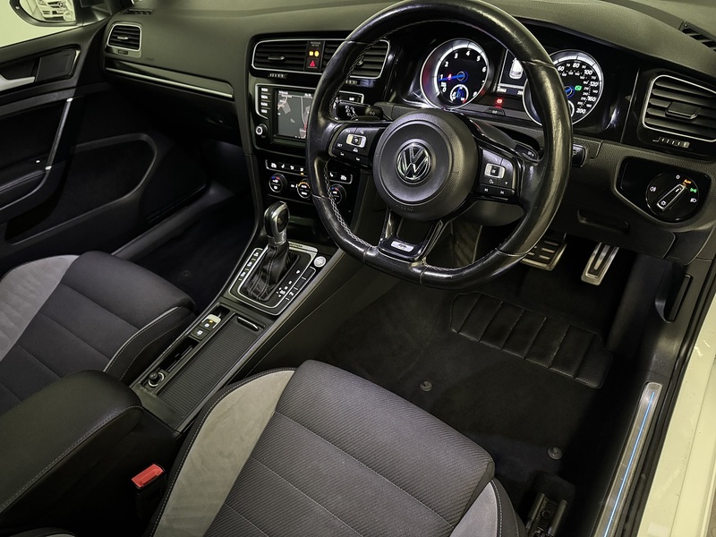 Volkswagen Golf 2.0 TSI BlueMotion Tech R Hatchback 5dr Petrol DSG 4Motion Euro 6 (s/s) (300 ps) - U666