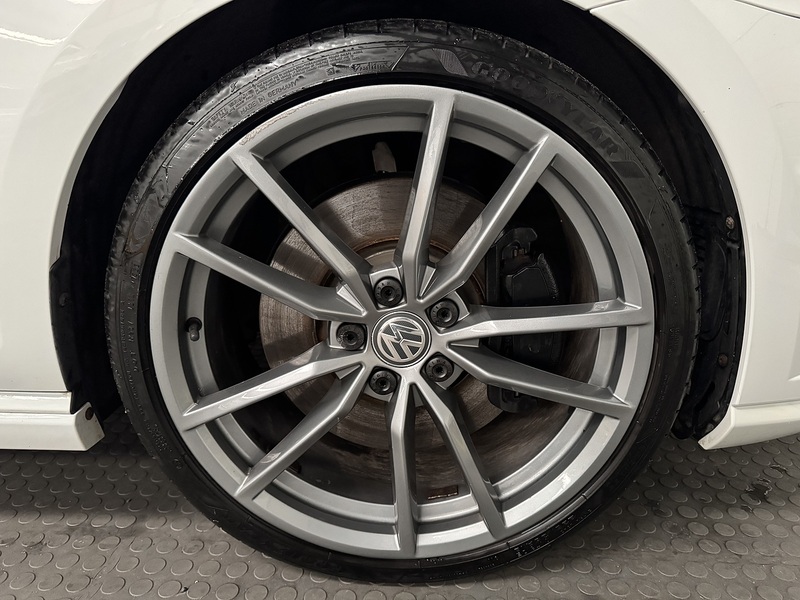 Volkswagen Golf 2.0 TSI BlueMotion Tech R Hatchback 5dr Petrol DSG 4Motion Euro 6 (s/s) (300 ps) - U666