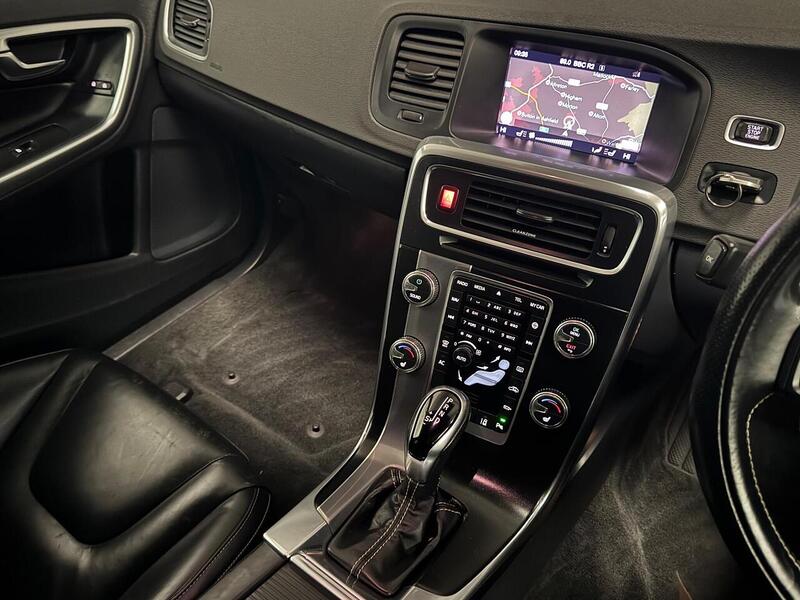 Volvo V60 2.0 T4 R-Design Lux Nav Estate 5dr Petrol Auto Euro 6 (s/s) (190 ps) - U743