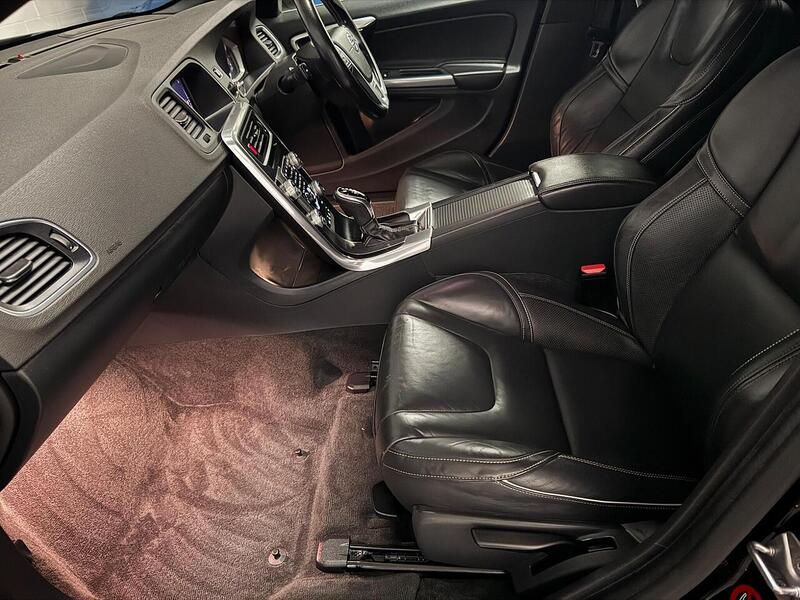 Volvo V60 2.0 T4 R-Design Lux Nav Estate 5dr Petrol Auto Euro 6 (s/s) (190 ps) - U743