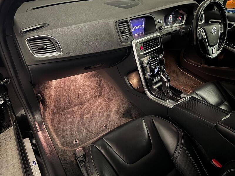 Volvo V60 2.0 T4 R-Design Lux Nav Estate 5dr Petrol Auto Euro 6 (s/s) (190 ps) - U743