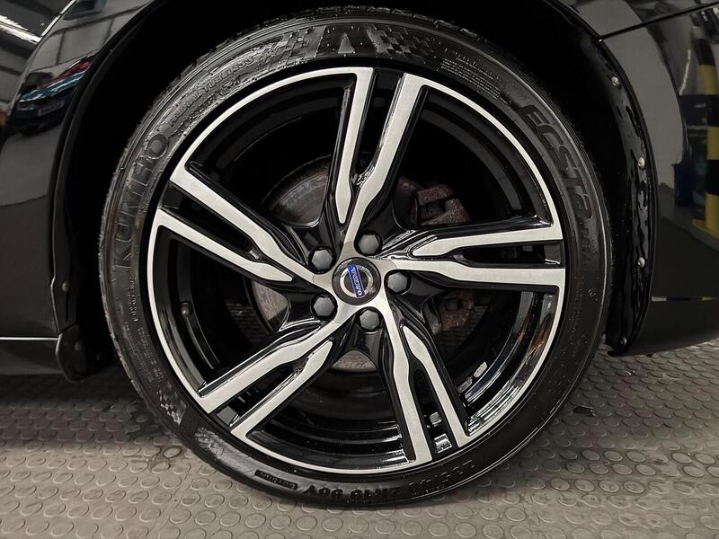 Volvo V60 2.0 T4 R-Design Lux Nav Estate 5dr Petrol Auto Euro 6 (s/s) (190 ps) - U743