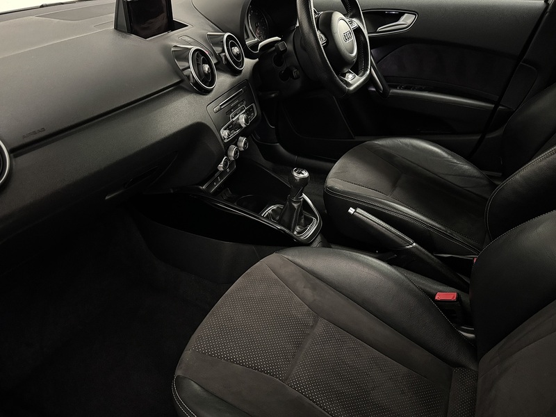 Audi A1 1.4 TFSI CoD Black Edition Sportback 5dr Petrol Manual Euro 6 (s/s) (150 ps) - U801