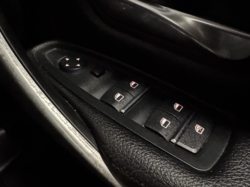 BMW 3 Series 2.0 320i M Sport Shadow Edition Touring 5dr Petrol Auto xDrive Euro 6 (s/s) (184 ps) - U815