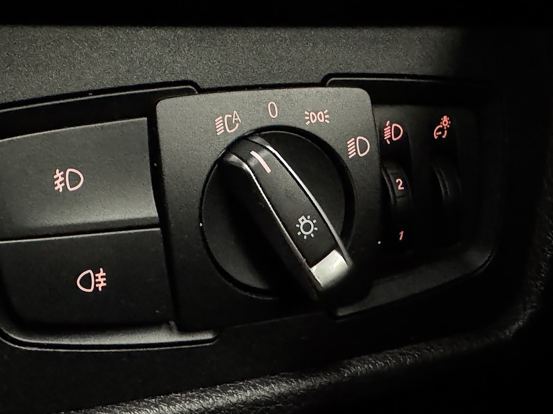 BMW 3 Series 2.0 320i M Sport Shadow Edition Touring 5dr Petrol Auto xDrive Euro 6 (s/s) (184 ps) - U815