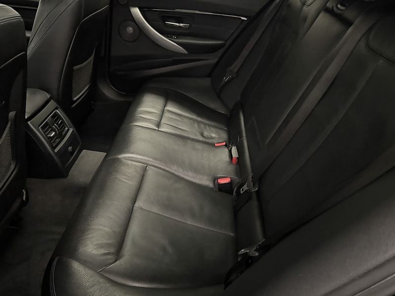 BMW 3 Series 2.0 320i M Sport Shadow Edition Touring 5dr Petrol Auto xDrive Euro 6 (s/s) (184 ps) - U815