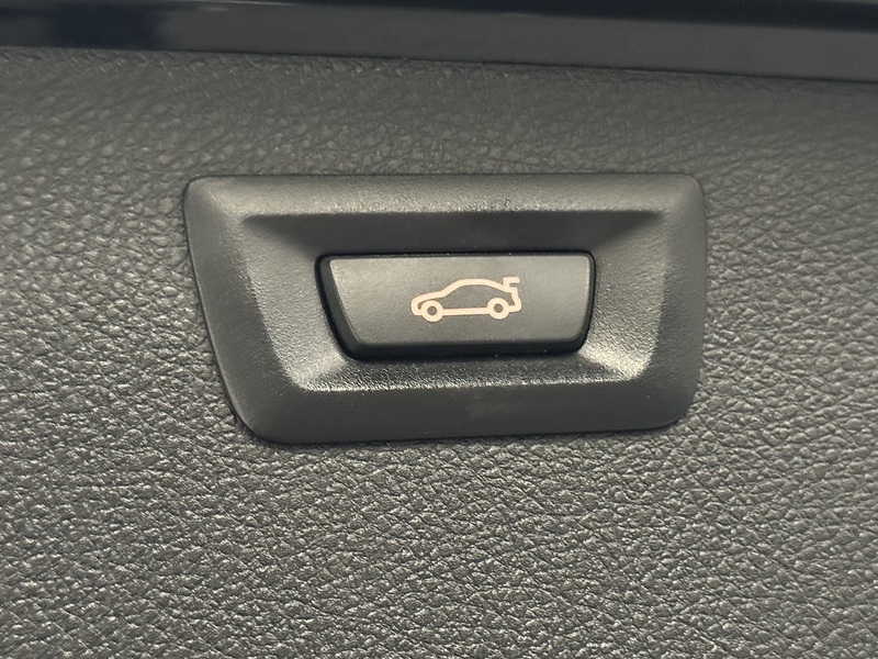 BMW 3 Series 2.0 320i M Sport Shadow Edition Touring 5dr Petrol Auto xDrive Euro 6 (s/s) (184 ps) - U815