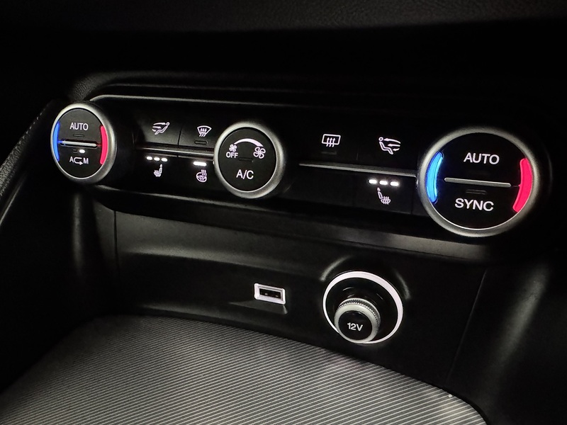 Alfa Romeo Stelvio 2.2 TD Speciale SUV 5dr Diesel Auto Q4 AWD Euro 6 (s/s) (210 ps) - U848