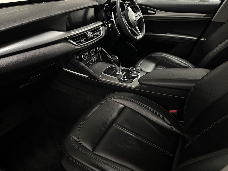 Alfa Romeo Stelvio 2.2 TD Speciale SUV 5dr Diesel Auto Q4 AWD Euro 6 (s/s) (210 ps) - U848