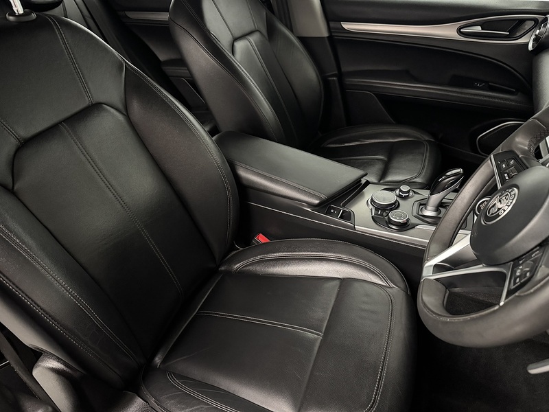 Alfa Romeo Stelvio 2.2 TD Speciale SUV 5dr Diesel Auto Q4 AWD Euro 6 (s/s) (210 ps) - U848