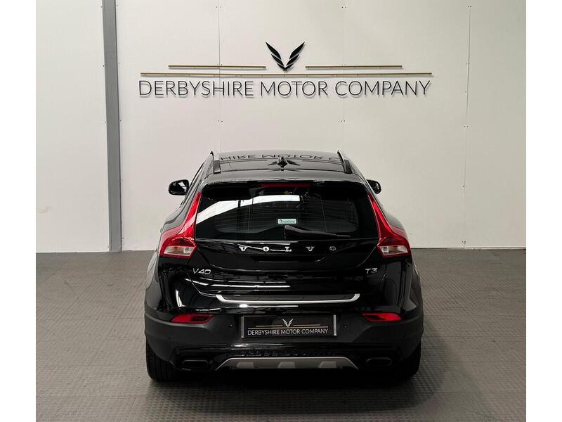 Volvo V40 Cross Country 1.5 T3 Pro Hatchback 5dr Petrol Auto Euro 6 (s/s) (152 ps) - U973