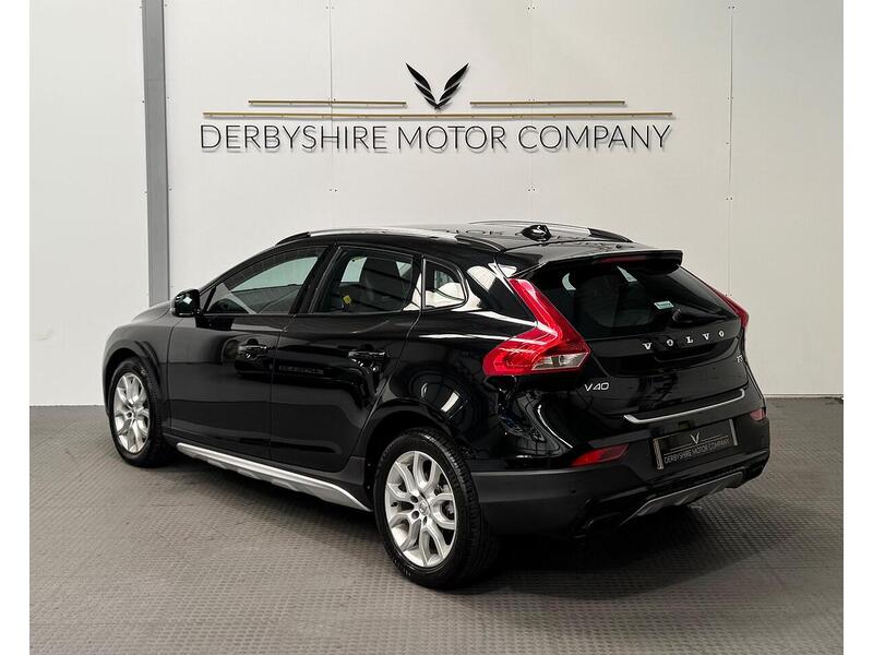 Volvo V40 Cross Country 1.5 T3 Pro Hatchback 5dr Petrol Auto Euro 6 (s/s) (152 ps) - U973